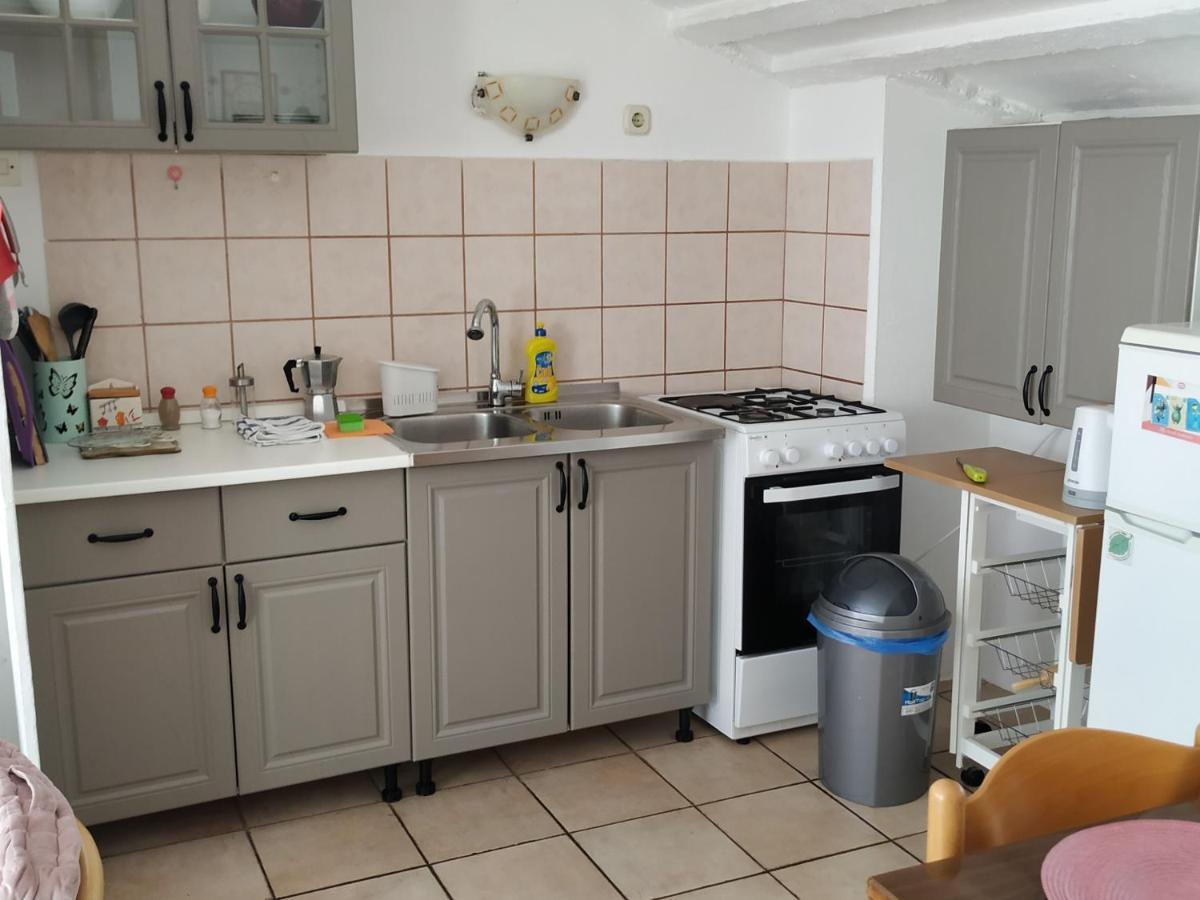 Apartmani Zlatko Pula Ngoại thất bức ảnh