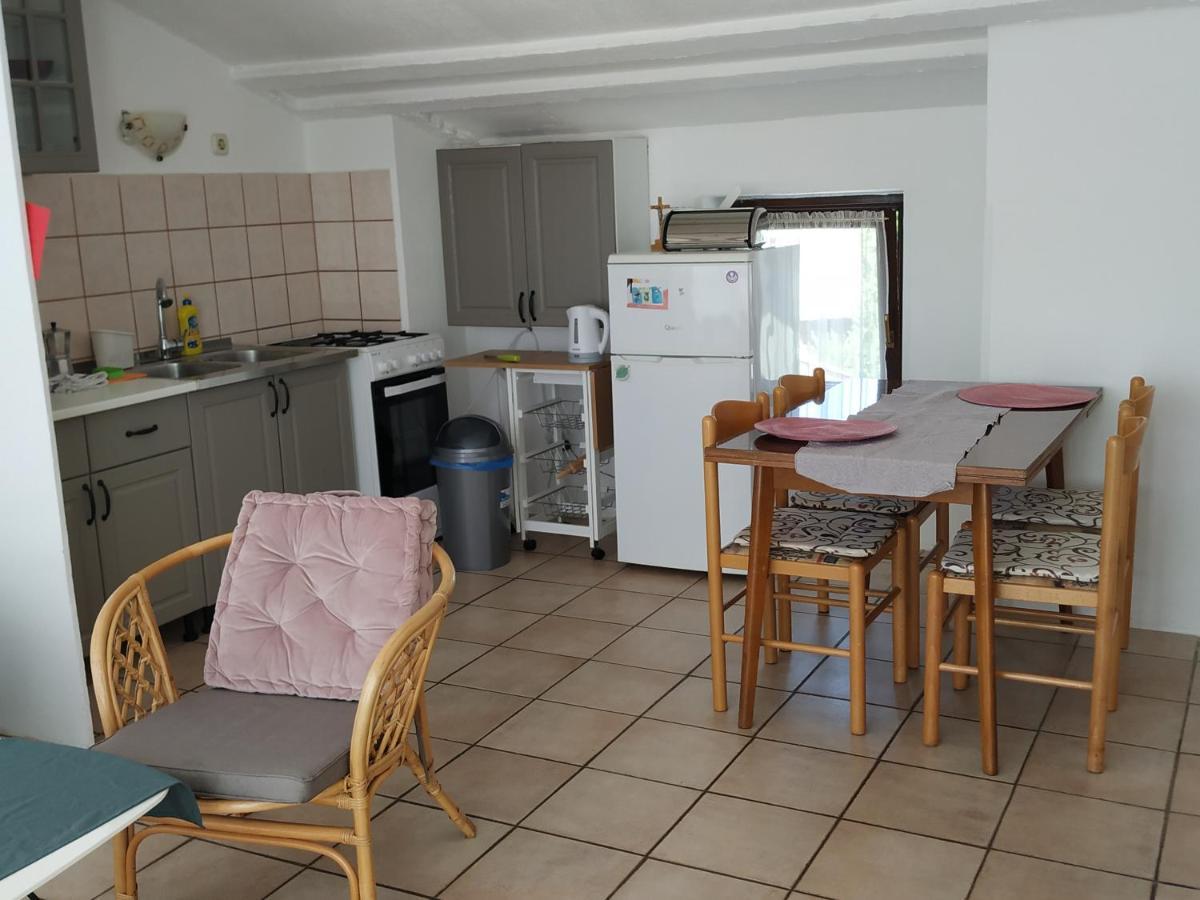 Apartmani Zlatko Pula Ngoại thất bức ảnh
